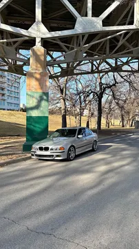 2000 BMW 540i Sedan