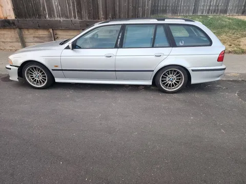 2000 BMW 528i Wagon