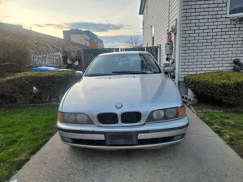 2000 BMW 528i