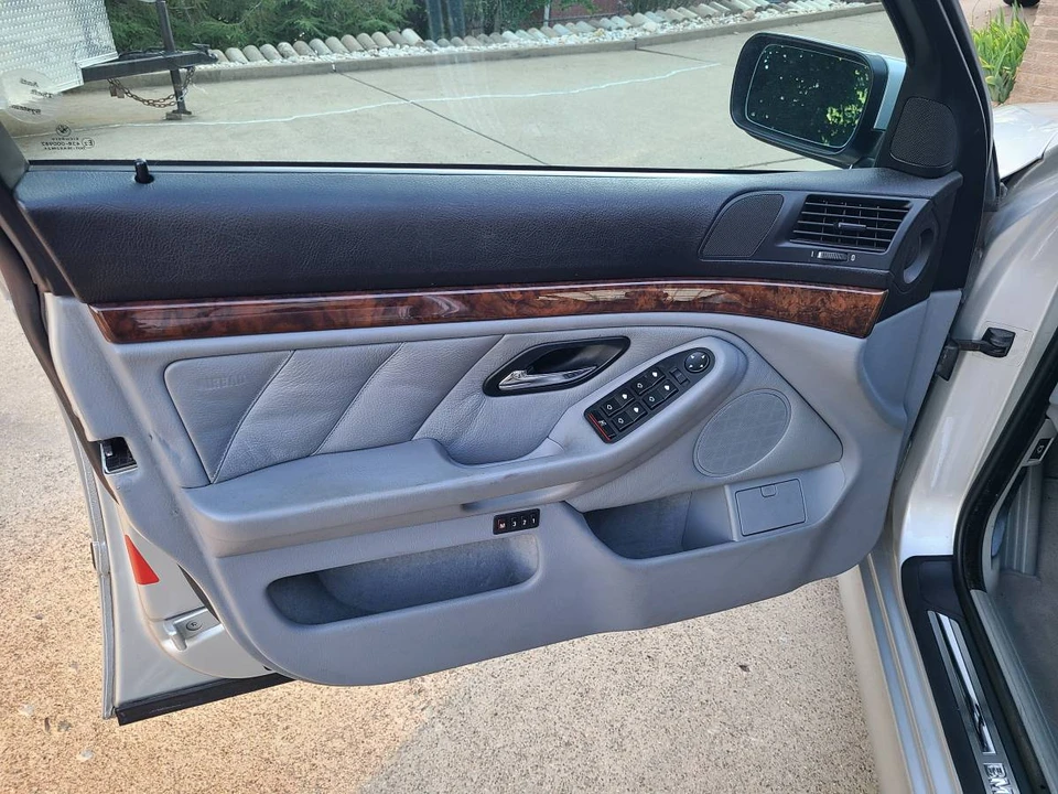 2000 BMW E39 540i - Image 17 of 23