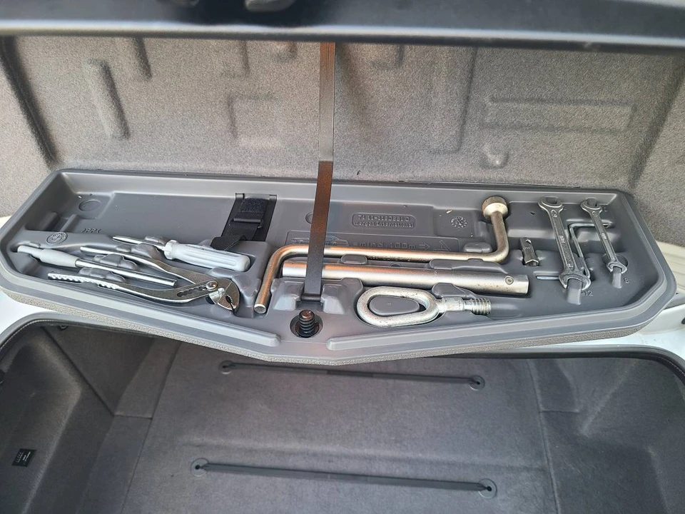 2000 BMW E39 540i - Image 16 of 23