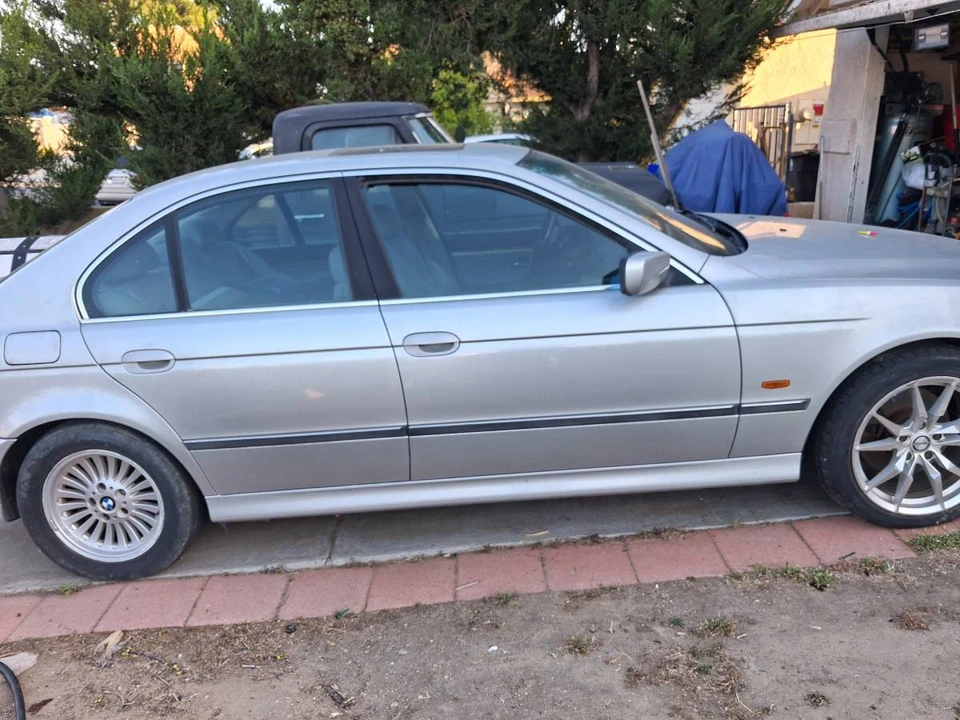 2000 BMW E39 540i - Image 2 of 4