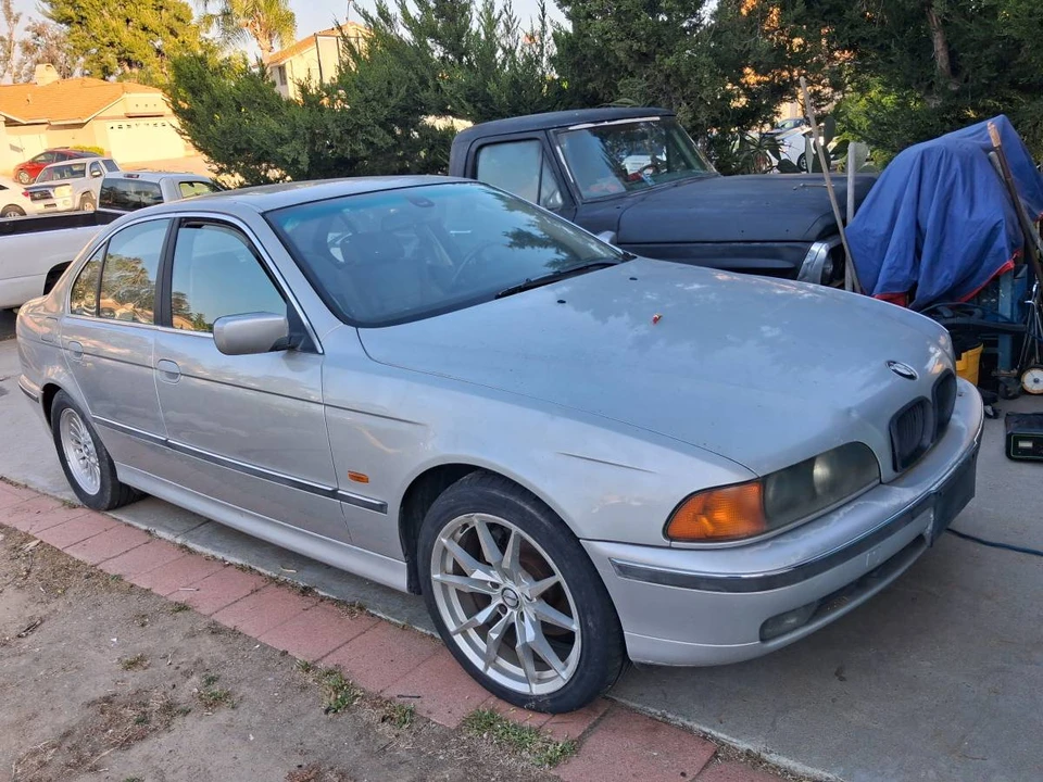 2000 BMW E39 540i - Image 2 of 5