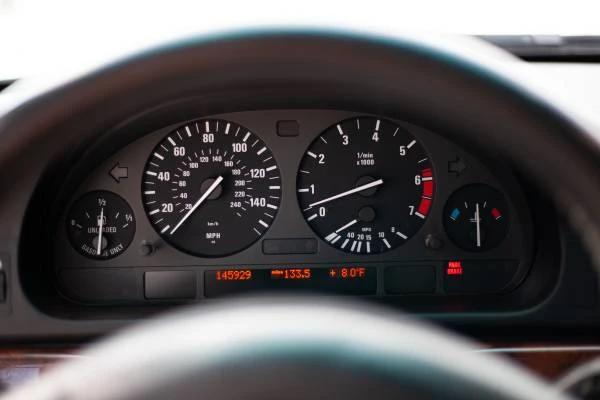 2000 BMW E39 540i - Image 10 of 11