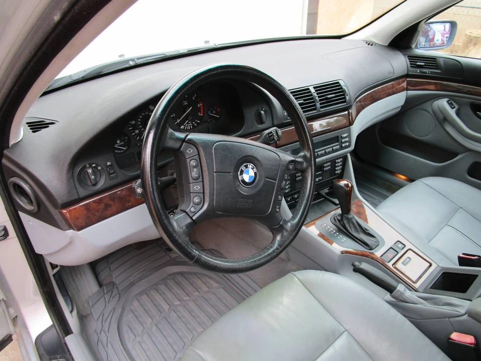 2000 BMW E39 540i - Image 11 of 22