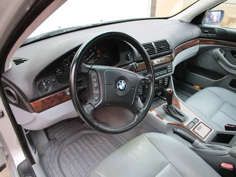 2000 BMW 540i