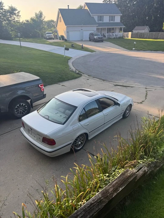 2000 BMW E39 540i - Image 4 of 5