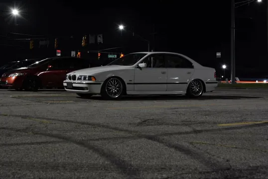 2000 BMW 540i