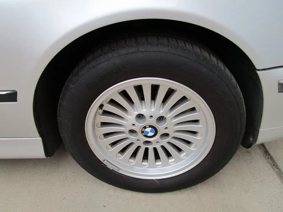 2000 BMW E39 540i - Image 3 of 5