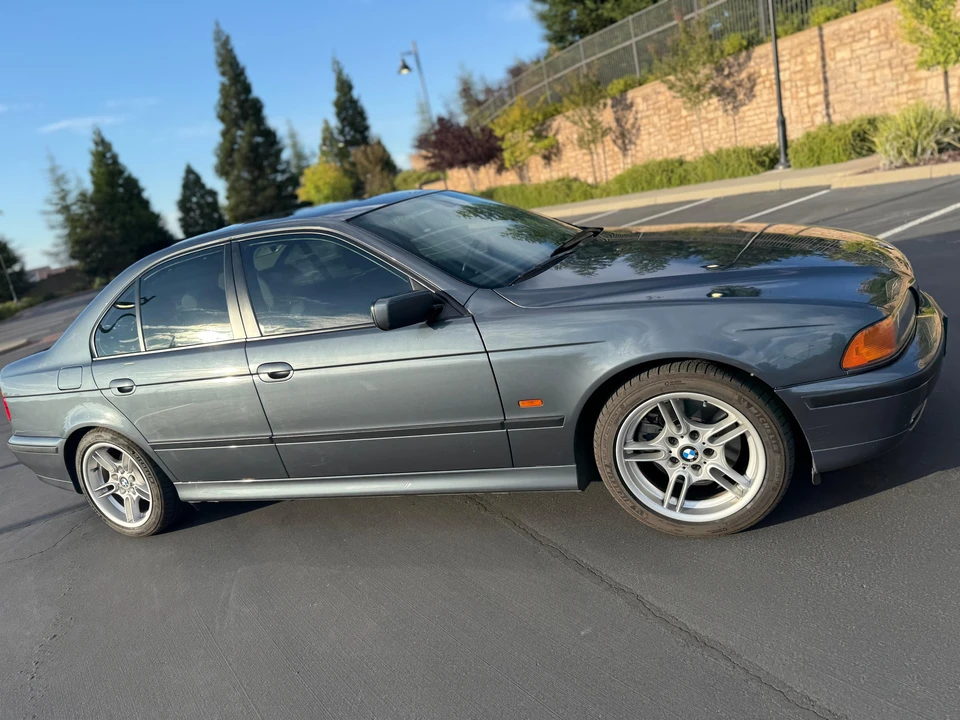 2000 BMW E39 540i - Image 17 of 31