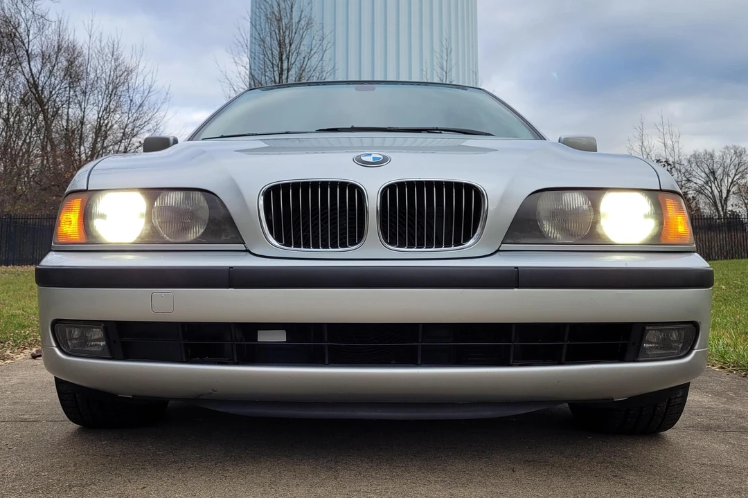 2000 BMW E39 540i - Image 2 of 31