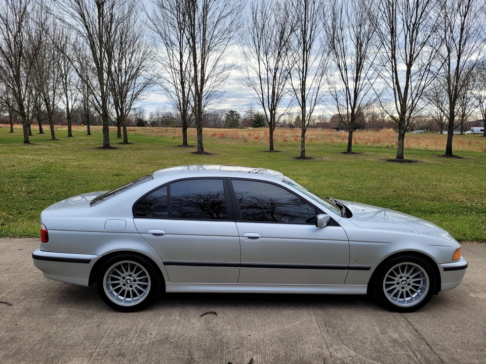 2000 BMW E39 540i - Image 17 of 31
