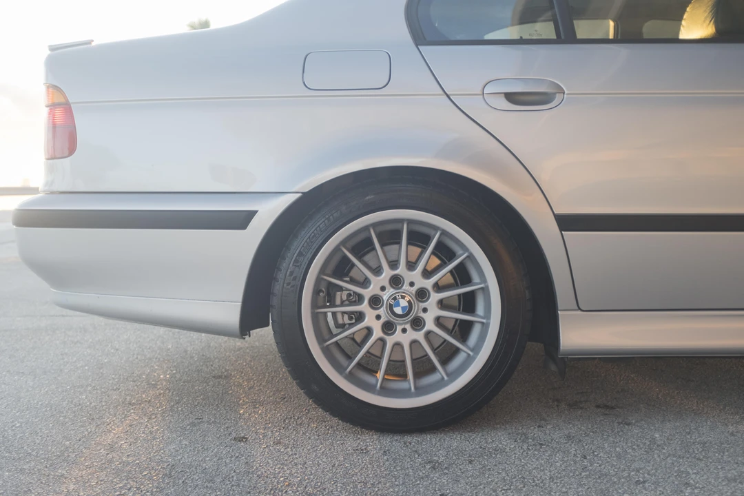 2000 BMW E39 540i - Image 17 of 31