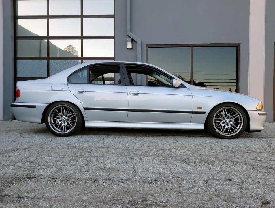2000 BMW E39 540i - Image 17 of 31