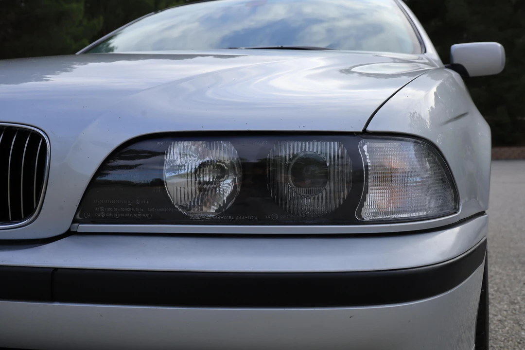 2000 BMW E39 540i - Image 19 of 31