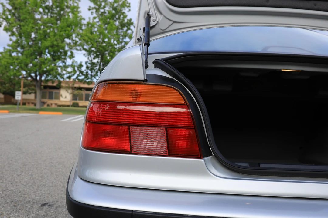 2000 BMW E39 540i - Image 25 of 31