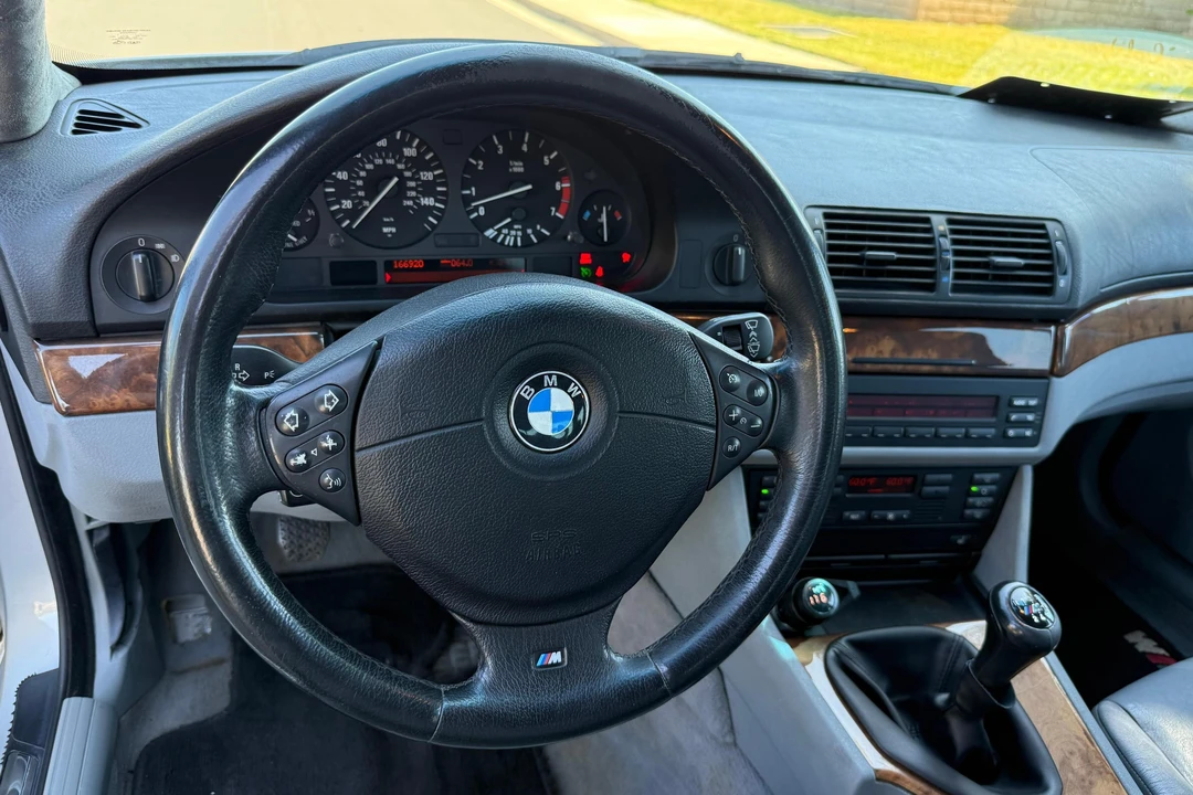 2000 BMW E39 540i - Image 28 of 31