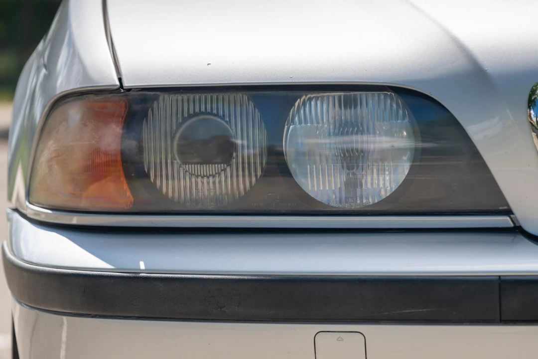 2000 BMW E39 540i - Image 14 of 31