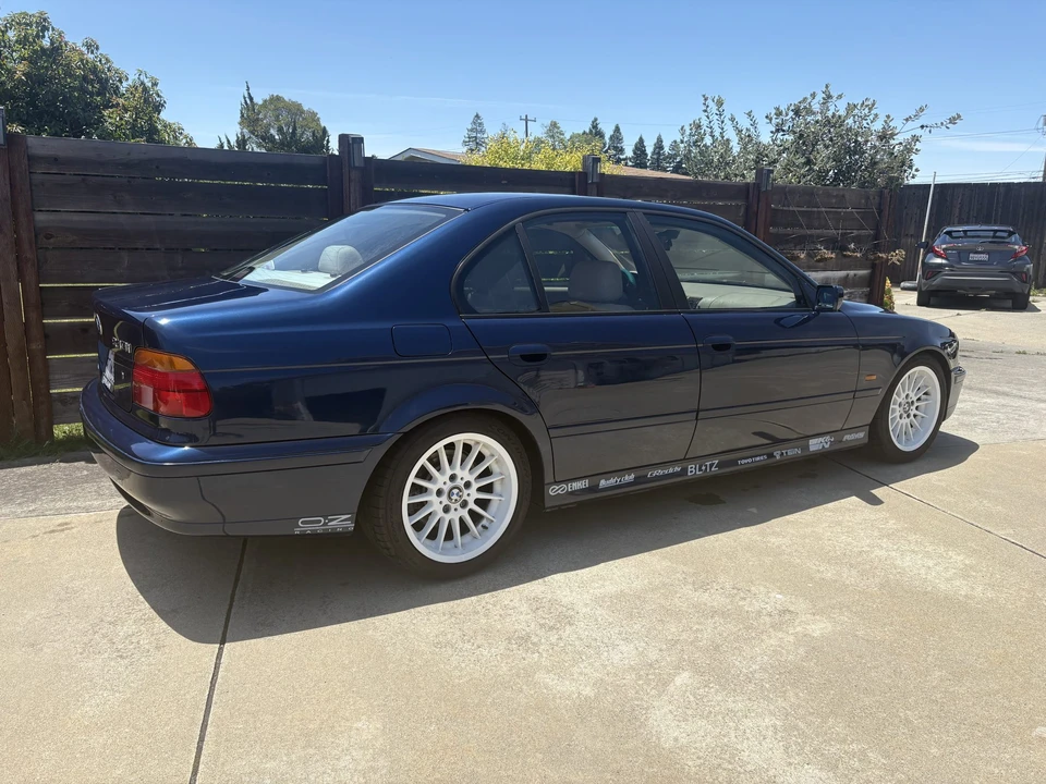 2000 BMW E39 540i - Image 10 of 31