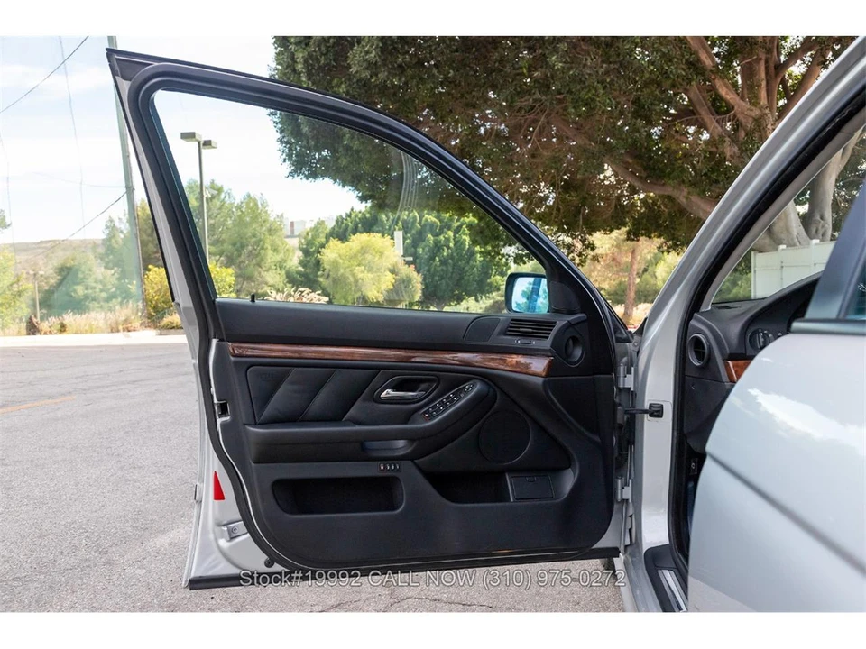 2000 BMW E39 540i - Image 19 of 31