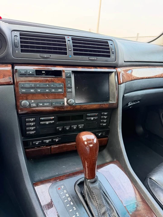 2000 BMW E38 7 Series - Image 11 of 12