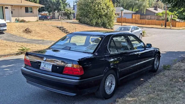 2000 BMW 7 Series 740iL Sedan 4D