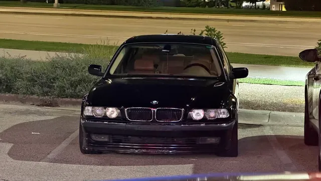 2000 BMW 7 Series 740iL Sedan 4D