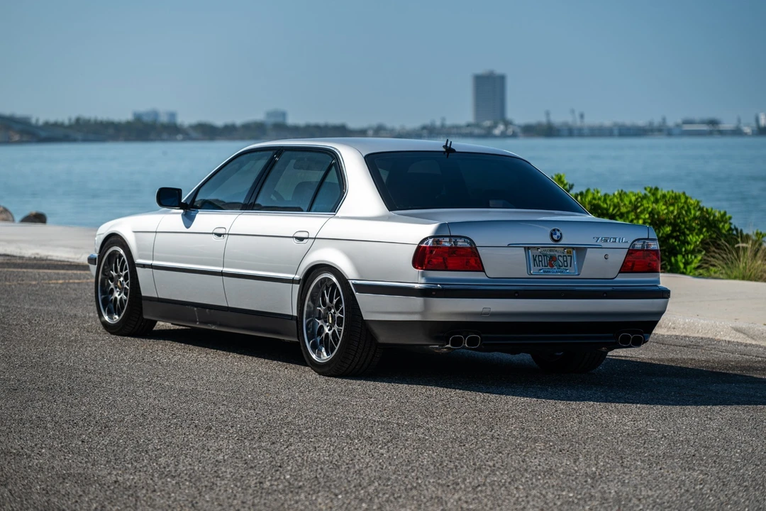 2000 BMW E38 750i & 750iL Sedan - Image 19 of 21