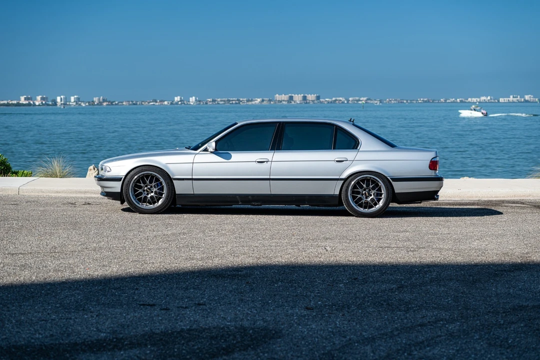 2000 BMW E38 750i & 750iL Sedan - Image 16 of 21