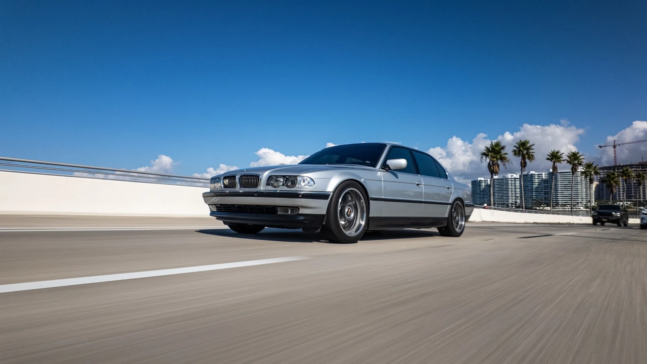 2000 BMW E38 750i & 750iL Sedan - Image 13 of 21