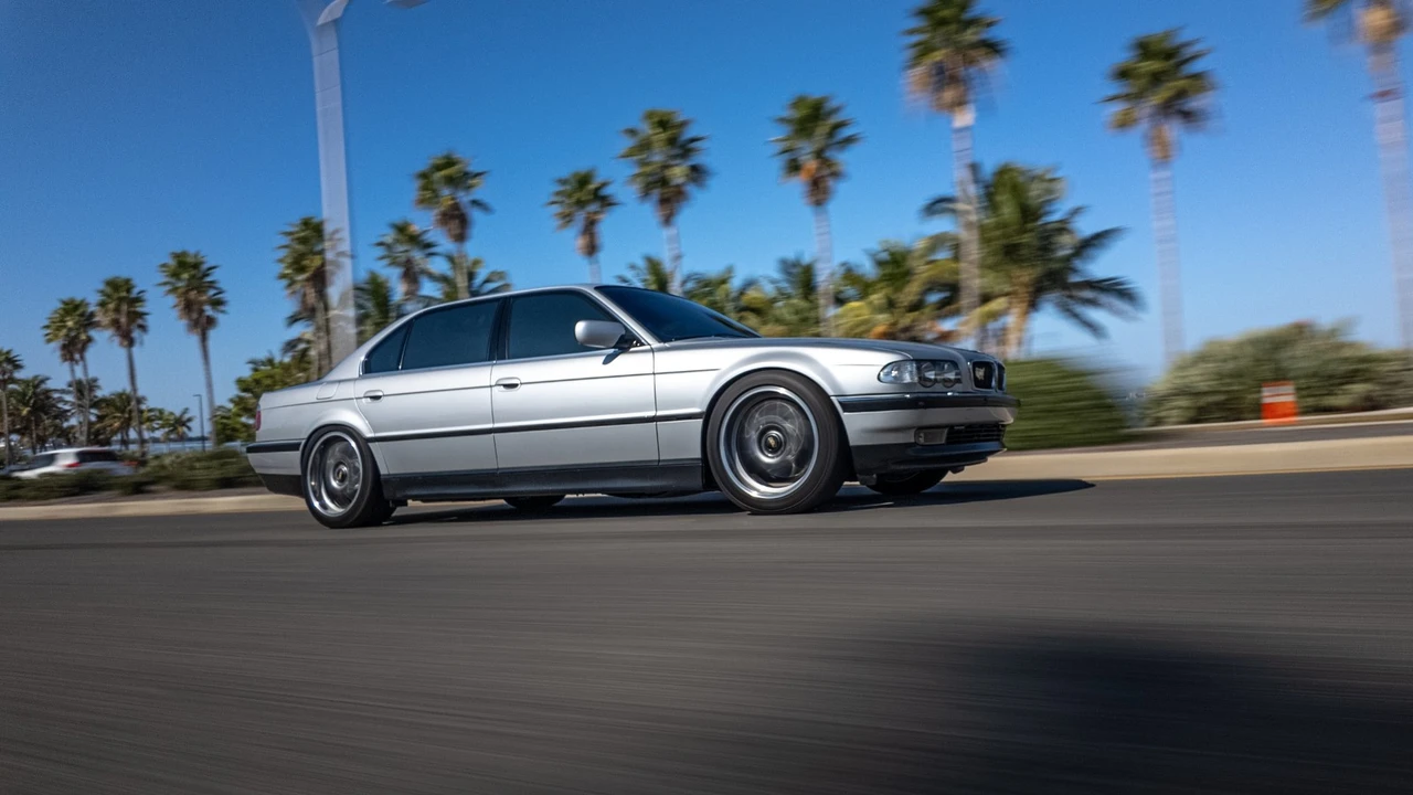 2000 BMW E38 750i & 750iL Sedan - Image 14 of 21