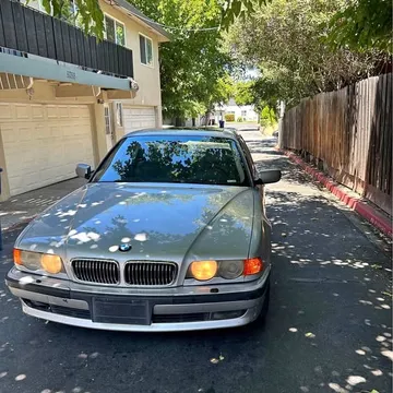2000 BMW 740i
