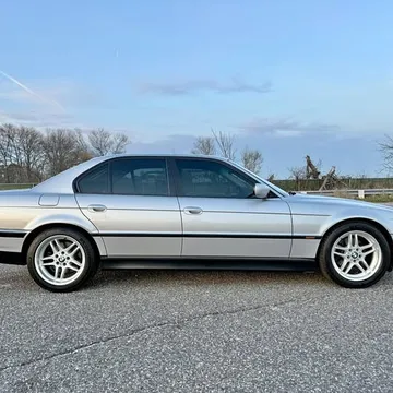 2000 BMW 740i Sport