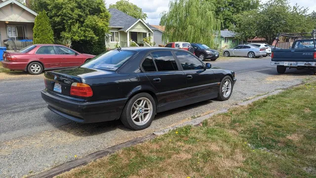 2000 BMW 740i