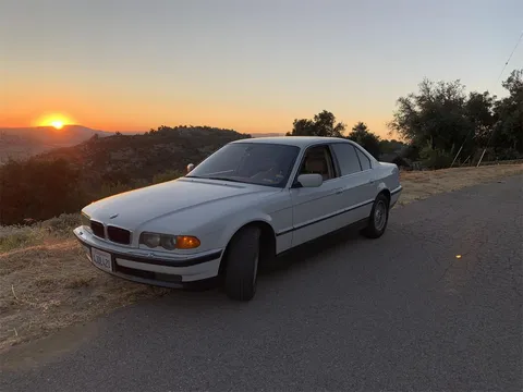 2000 BMW 740i