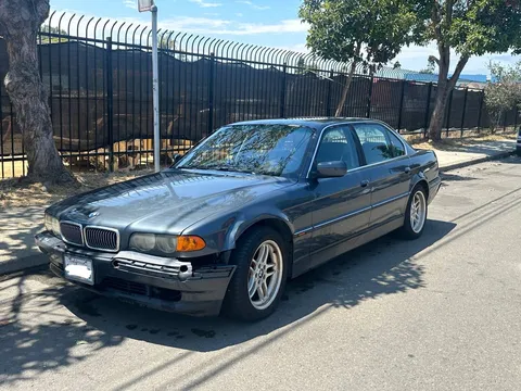 2000 BMW 740iL