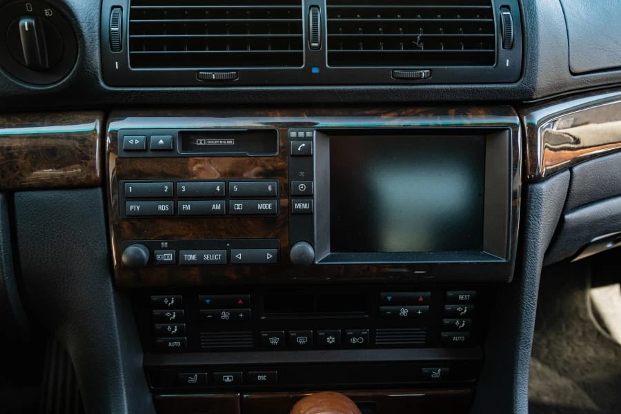 2000 BMW E38 7 Series - Image 17 of 30