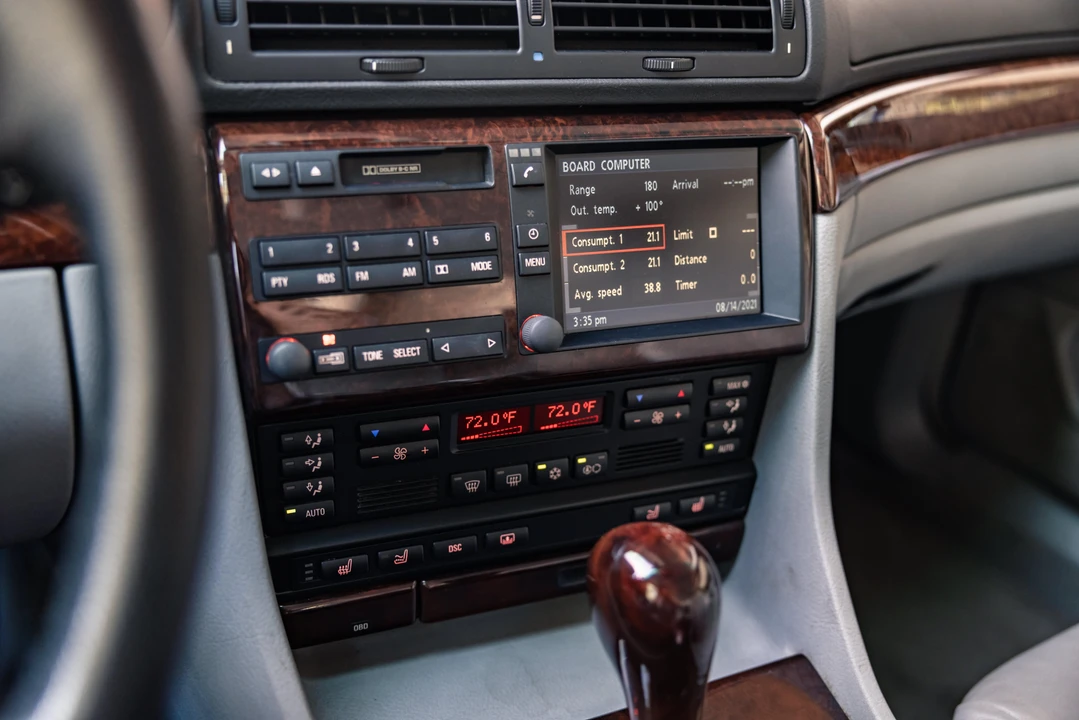 2000 BMW E38 7 Series - Image 29 of 31
