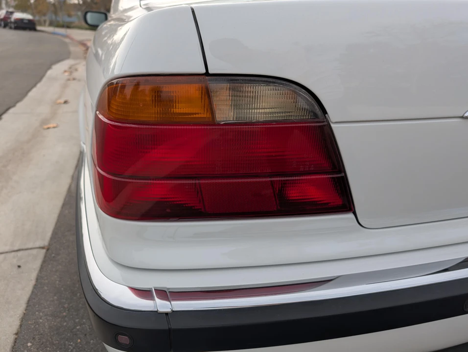 2000 BMW E38 750i & 750iL Sedan - Image 26 of 31