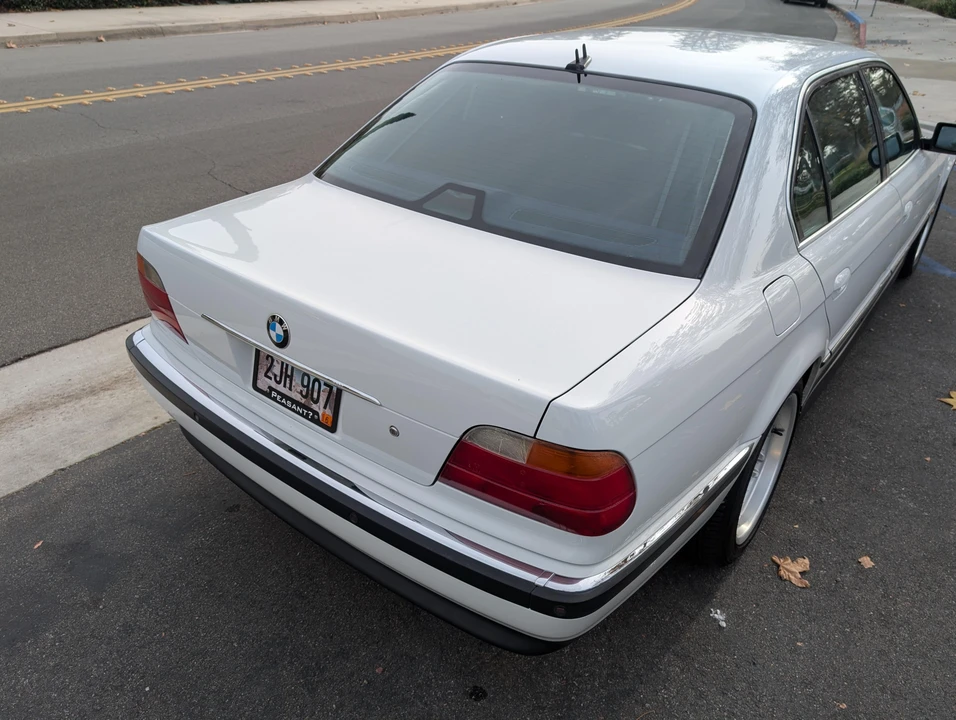 2000 BMW E38 750i & 750iL Sedan - Image 29 of 31