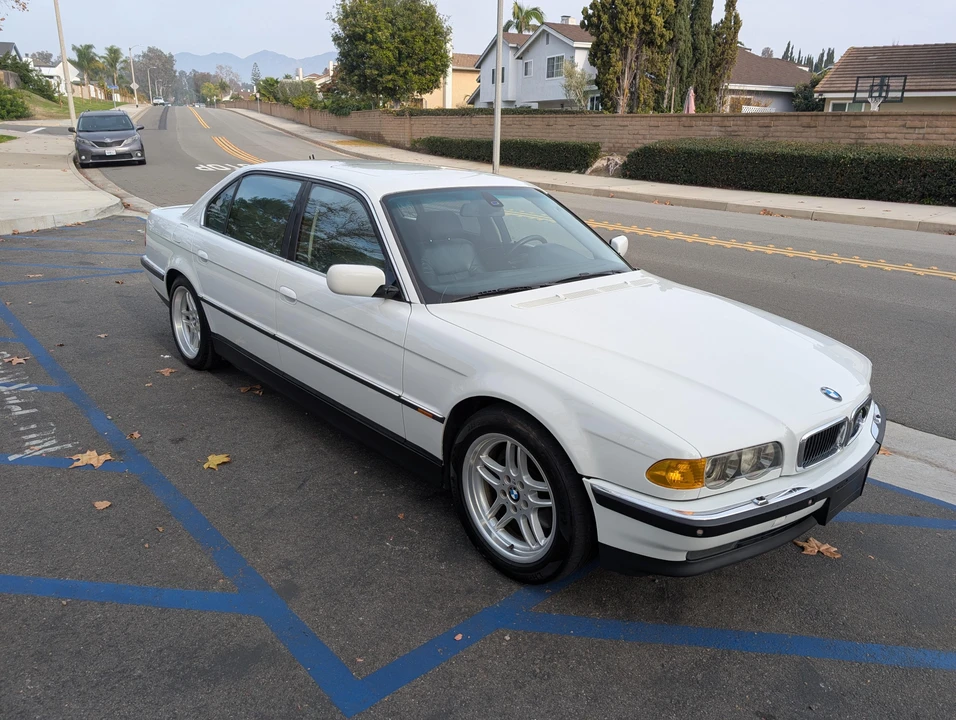 2000 BMW E38 750i & 750iL Sedan - Image 17 of 31