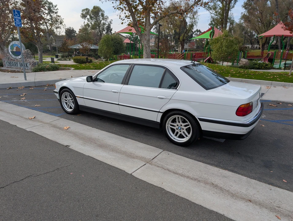 2000 BMW E38 750i & 750iL Sedan - Image 11 of 31