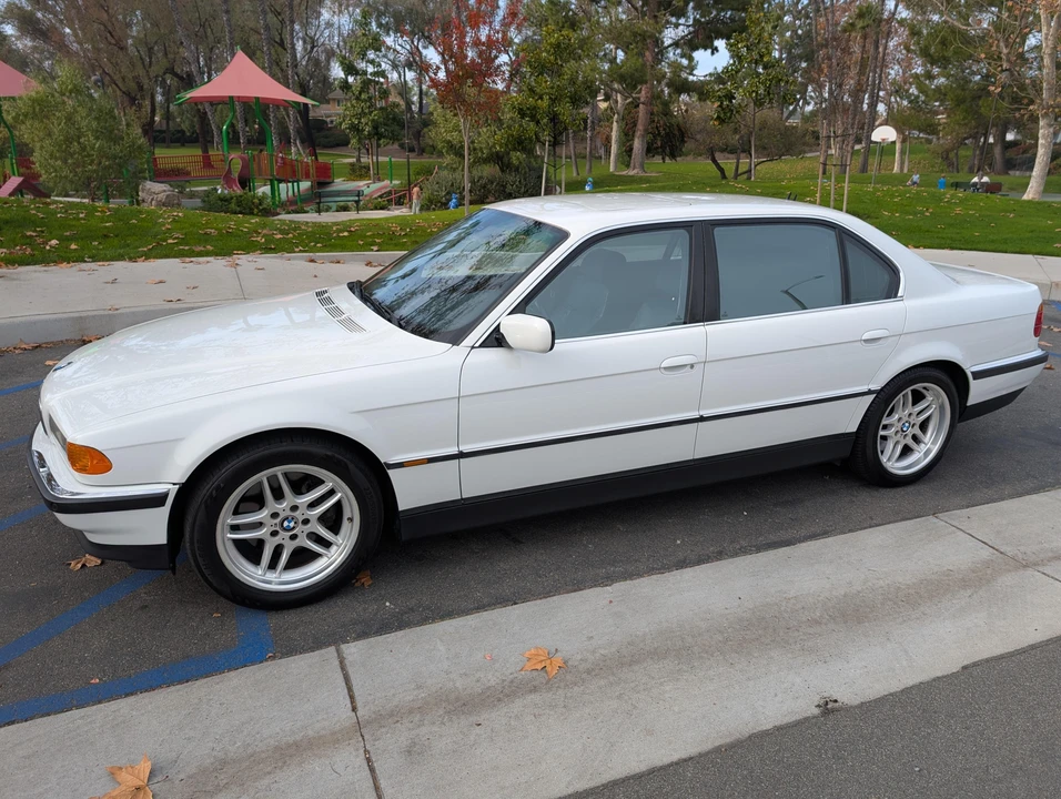 2000 BMW E38 750i & 750iL Sedan - Image 9 of 31