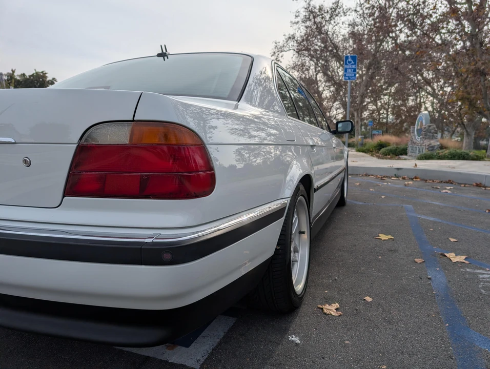2000 BMW E38 750i & 750iL Sedan - Image 31 of 31