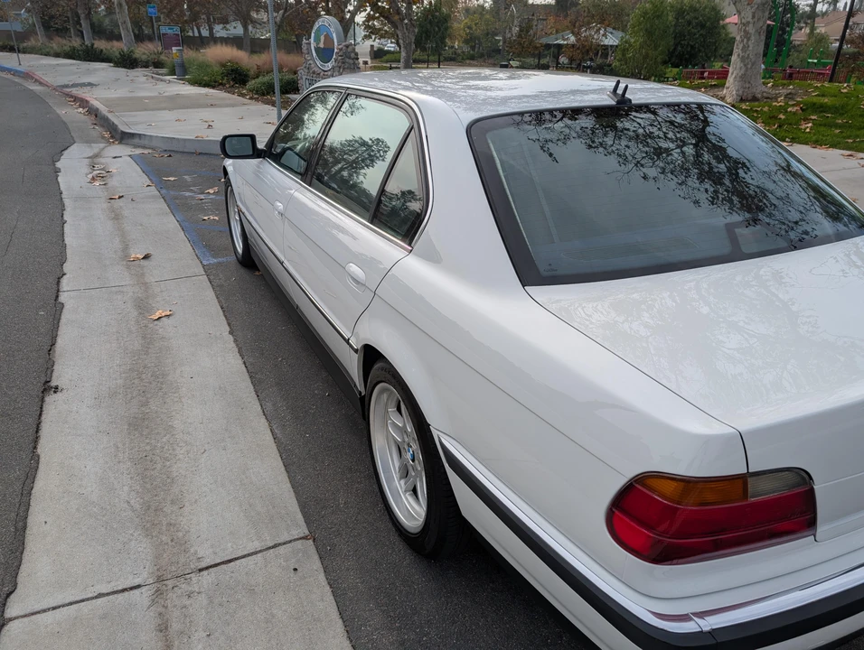 2000 BMW E38 750i & 750iL Sedan - Image 24 of 31