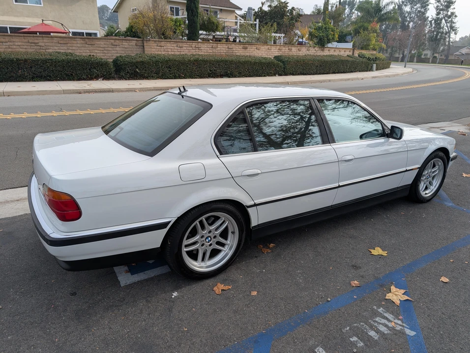 2000 BMW E38 750i & 750iL Sedan - Image 14 of 31