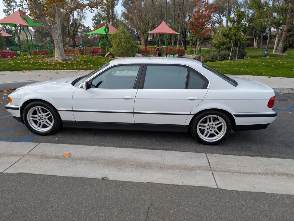 2000 BMW E38 750i & 750iL Sedan - Image 10 of 31