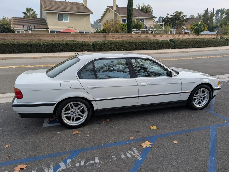 2000 BMW E38 750i & 750iL Sedan - Image 15 of 31