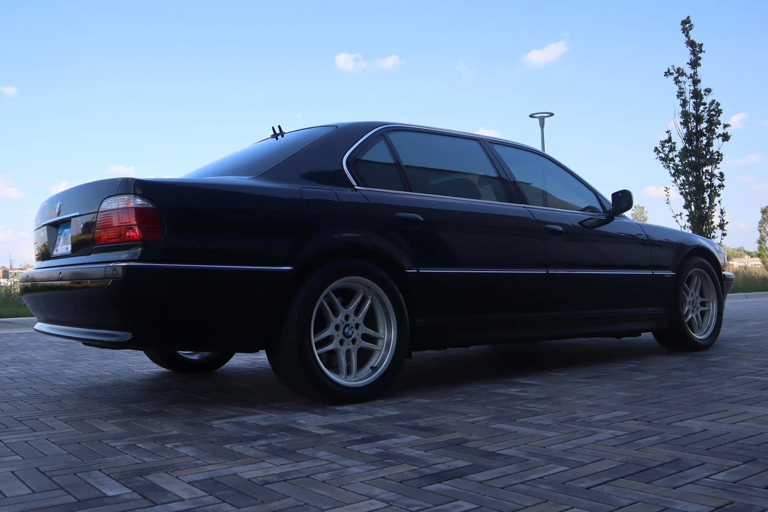 2000 BMW E38 750i & 750iL Sedan - Image 6 of 6
