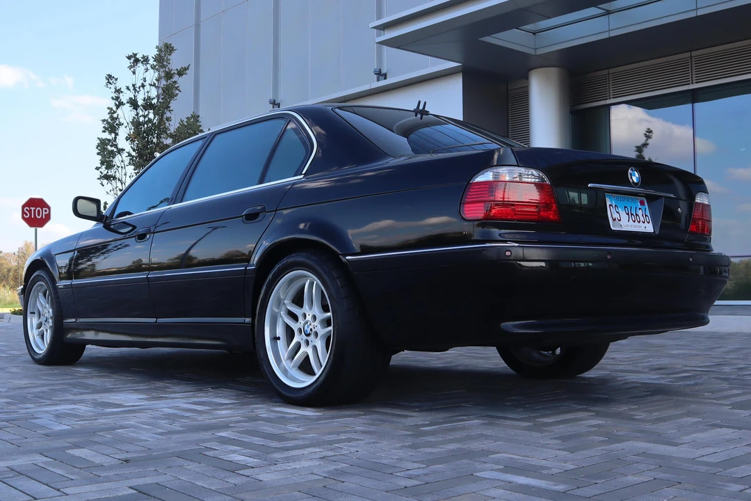 2000 BMW E38 750i & 750iL Sedan - Image 4 of 6